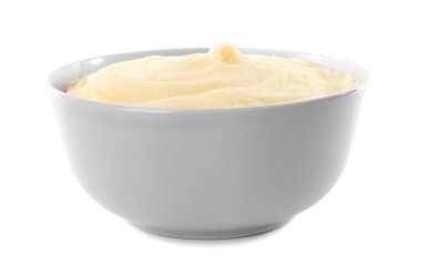 Beyaz arka plan üzerinde patates püresi ile kase