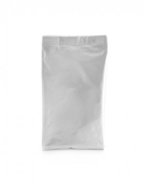 Beyaz arka plan üzerinde boş folyo kese. Mockup tasarım için