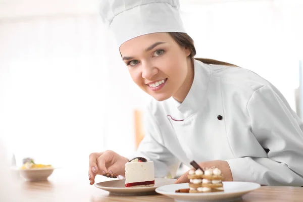 Female chef preparing tasty dessert in kitchen — Stock Photo, Image