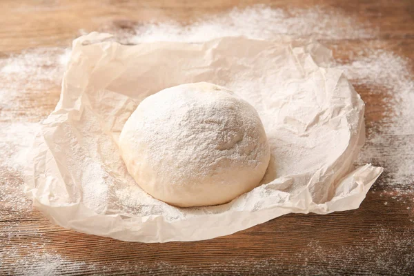 Raw puff pastry on wooden table — Stock Photo, Image