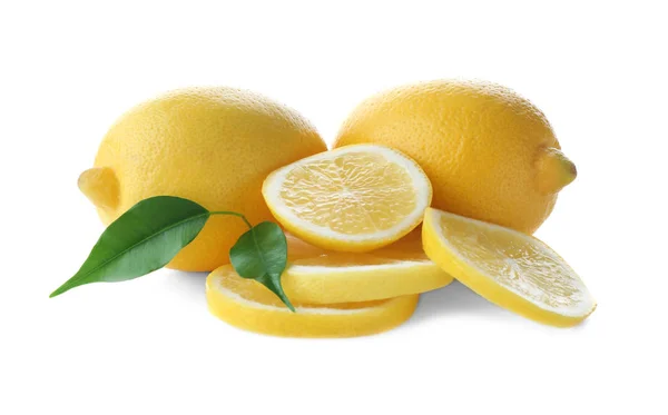 Lemon Matang Segar Pada Latar Belakang Putih — Stok Foto