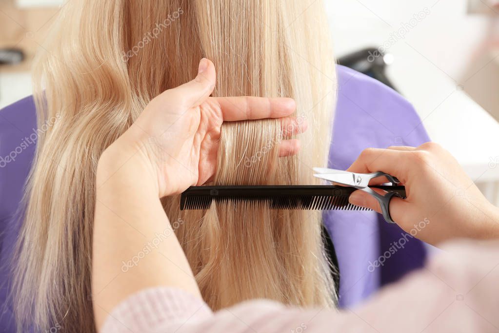 hairdresser working with client 