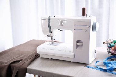 Terzi Resepsiyon ile modern dikiş makinesi