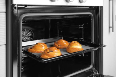 Fırında lezzetli çörekler