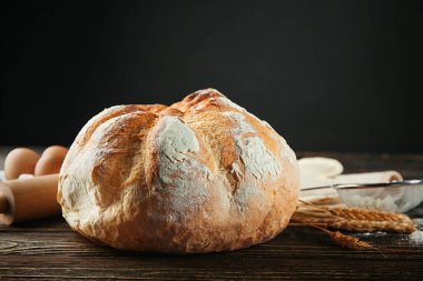 Ekmek buğday ekmeği masada. Taze fırın