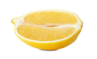Beyaz arka plan üzerinde olgunlaşmış taze limon yarısı