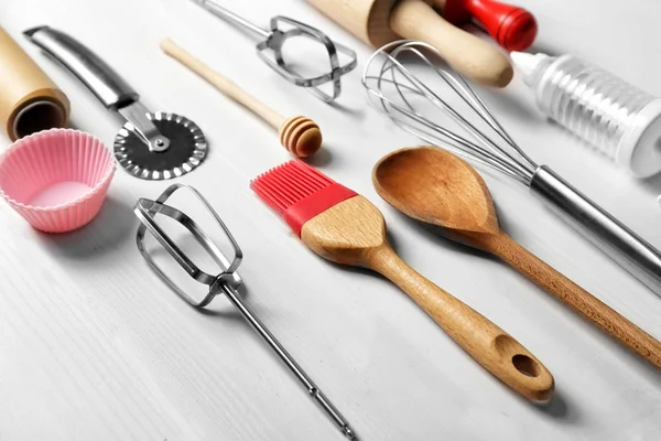 Kitchen utensils for preparing pastries on wooden background — Stock Photo, Image