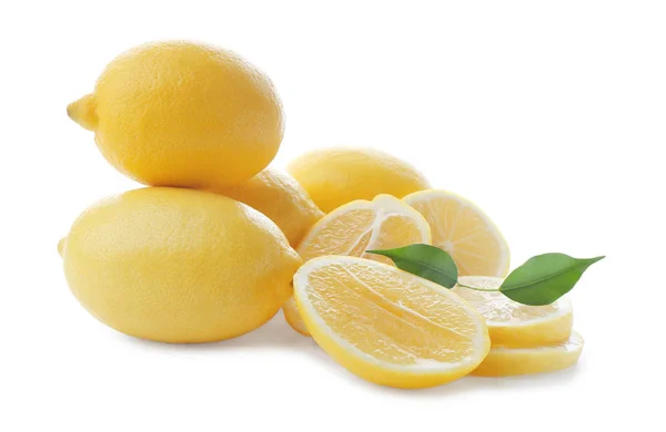 Lemon Matang Segar Pada Latar Belakang Putih — Stok Foto