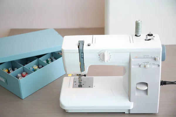 Machine Coudre Sur Table Dans Atelier Tailleur — Photo