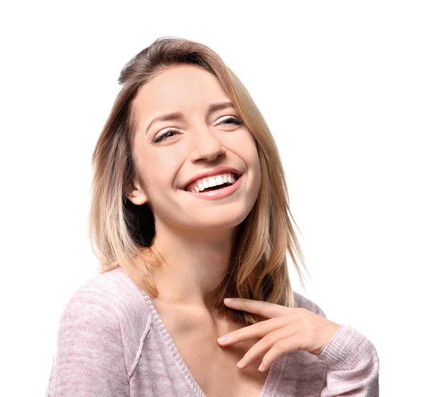 Portré gyönyörű mosolygós nő fehér háttér — Stock Fotó