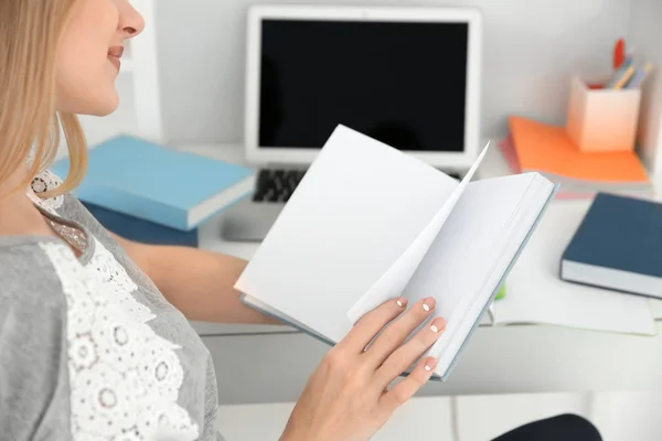 Student som förbereder för examen — Stockfoto