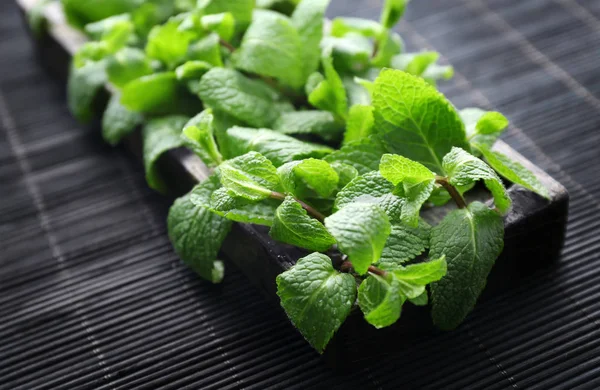 Fresh Lemon Balm Bamboo Mat Closeup — Stock Photo, Image