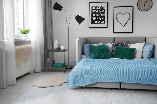 Hermoso dormitorio moderno —  Fotos de Stock