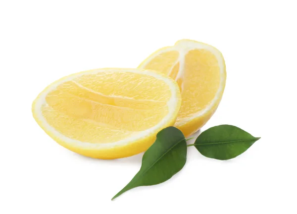 Potongan Lemon Matang Segar Pada Latar Belakang Putih — Stok Foto