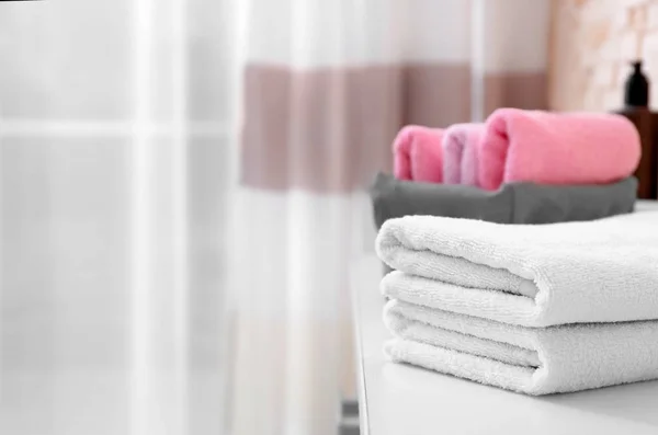 Stapel sauberer Handtücher — Stockfoto