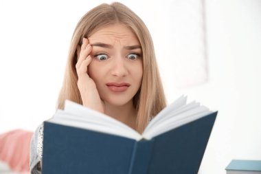 öğrenci sınava hazırlanıyor 