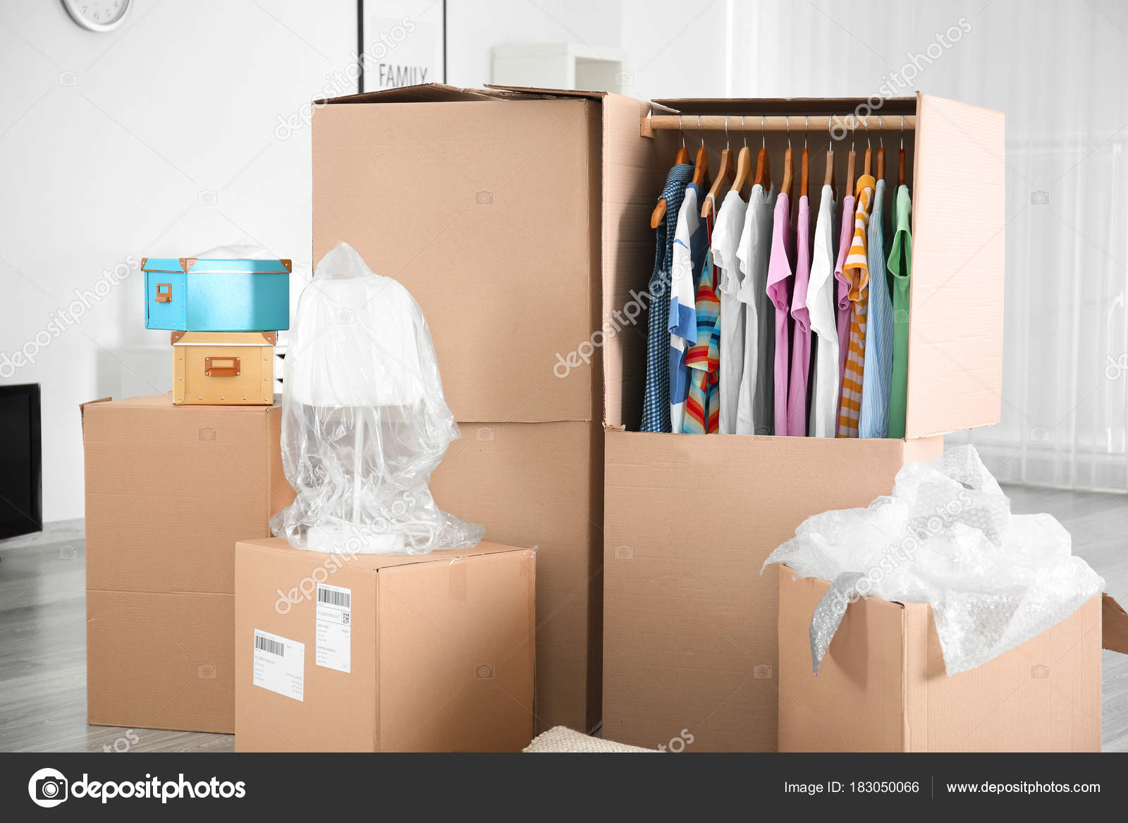 Переезд и хранение вещей. Коробки для переезда. Курьер мебели. Переезд и хранение вещей. Склад вещей.