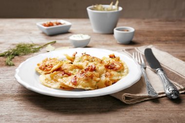 Lezzetli köfte ile plaka