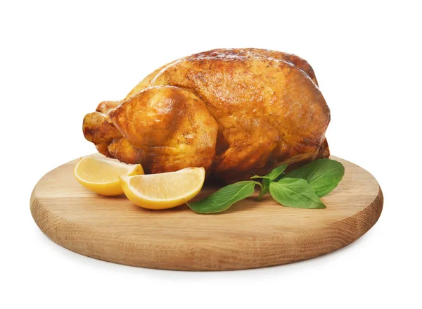 Tavola di legno con delizioso pollo arrosto intero su sfondo bianco — Foto Stock