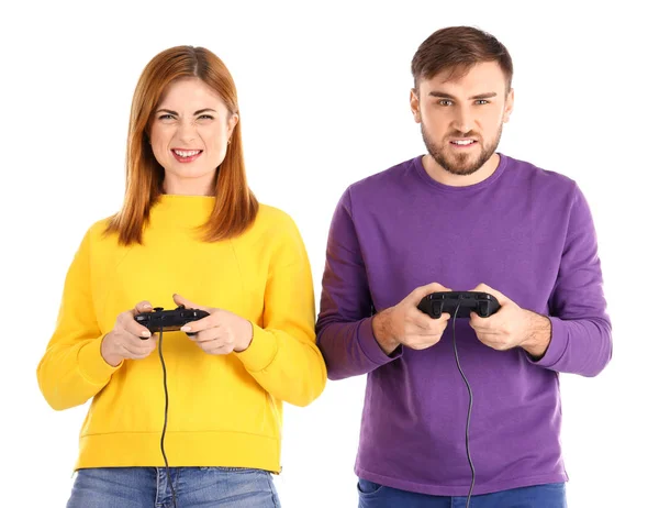 Casal emocional jogando videogame no fundo branco — Fotografia de Stock