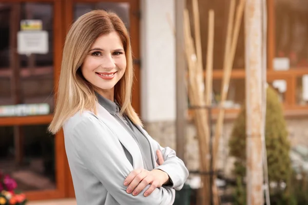 Business owner near her store, outdoors — Stock Photo, Image