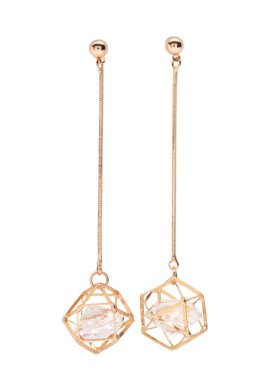 Çift beyaz arka plan üzerinde güzel şık küpe