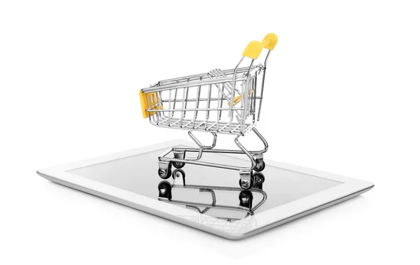 Tablet bilgisayar ve beyaz arka plan üzerinde küçük alışveriş sepeti. Internet alışveriş kavramı — Stok fotoğraf