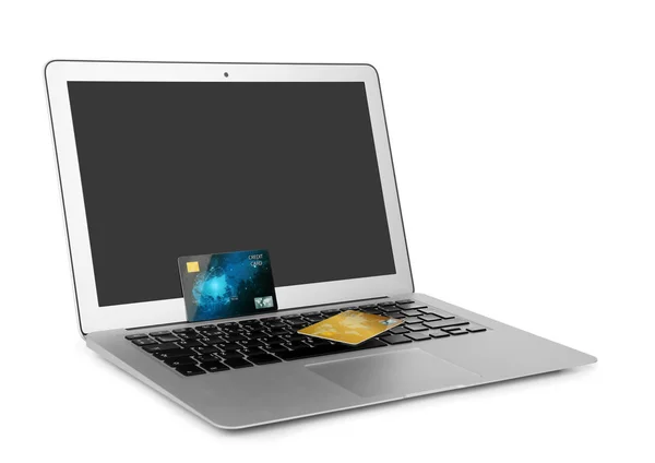 Laptop och kreditkort på vit bakgrund. Internet shopping koncept — Stockfoto