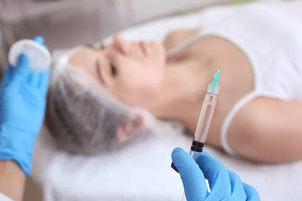 Cosmetologist with syringe in salon, closeup. Biorevitalization procedure — Stock Photo, Image