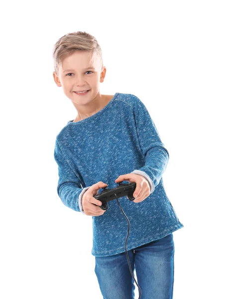 Garçon mignon avec contrôleur de jeu vidéo sur fond blanc — Photo