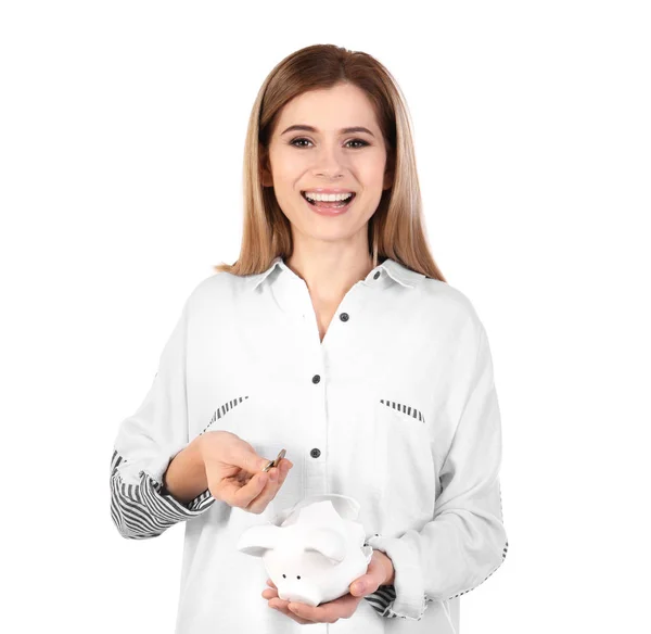 Mladá žena s rozbité porcelánové prasátko a mince na bílém pozadí — Stock fotografie