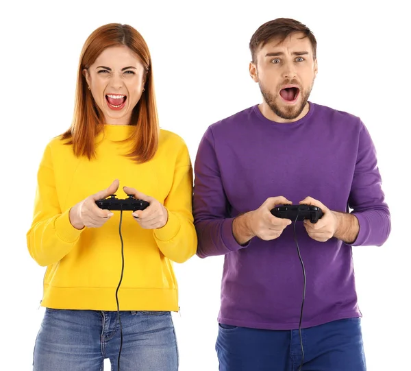 Casal emocional jogando videogame no fundo branco — Fotografia de Stock