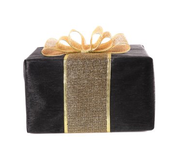 Beyaz arka planda güzel bir hediye kutusu