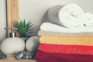 Taze havlu ahşap raf kümesi