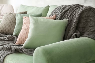 Rahat nane kanepe yastık ile