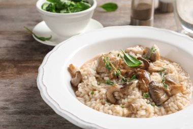 Lezzetli risotto ve masada mantar levha