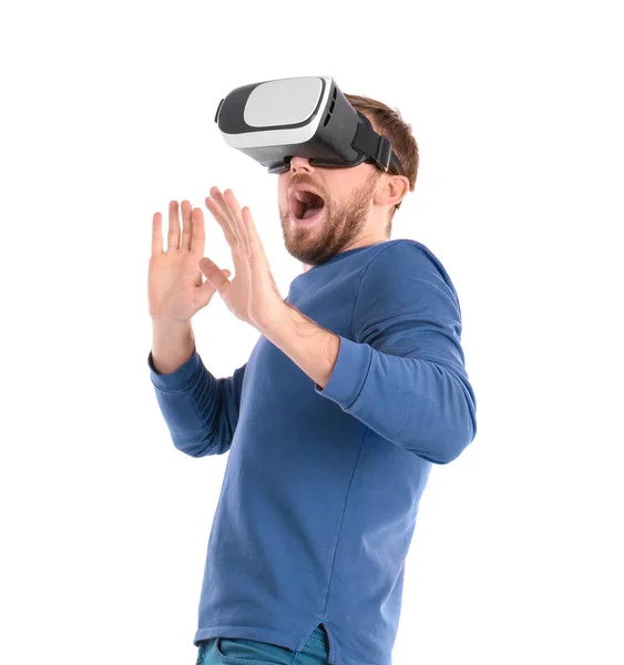 Emotionaler Mann mit Virtual-Reality-Headset auf weißem Hintergrund — Stockfoto