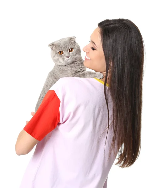 Fiatal nő, aranyos kisállat macska fehér háttér — Stock Fotó