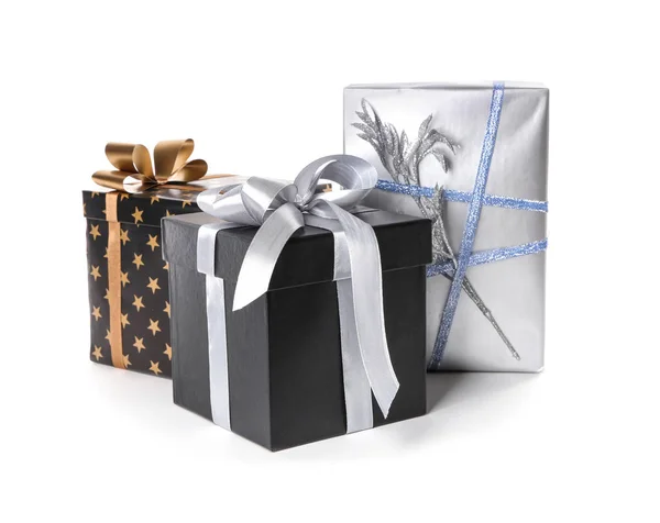 Belle scatole regalo su sfondo bianco — Foto Stock