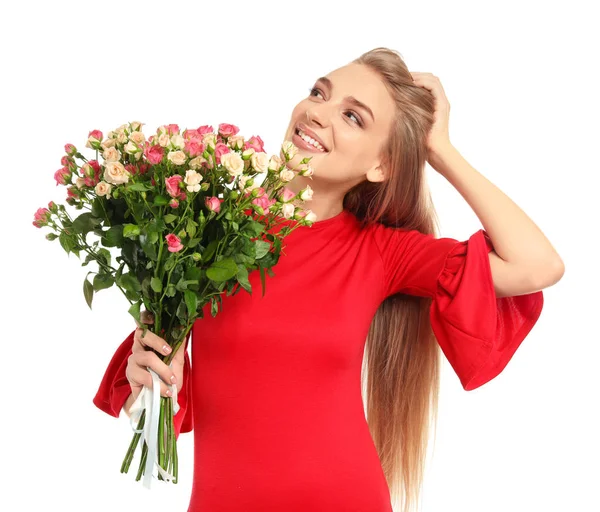 Mooie jonge vrouw met boeket rozen op witte achtergrond — Stockfoto