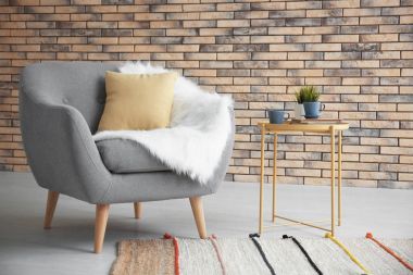 Güzel moda oda rahat koltuk ve şık masa