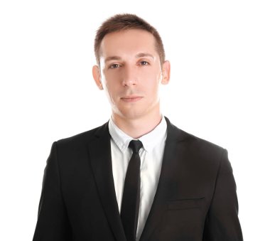 Beyaz arka plan üzerinde yakışıklı genç işadamı