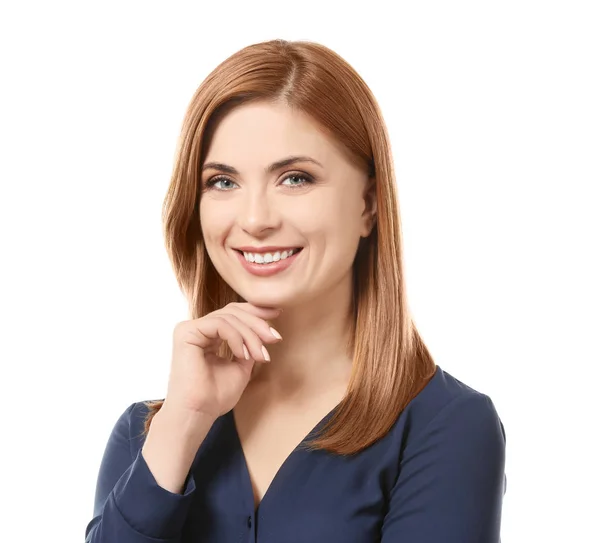 Retrato de una hermosa mujer sonriente sobre fondo blanco — Foto de Stock