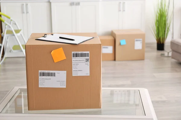 Parcel ready for shipment to customer on table in home office. Startup business — Stock Photo, Image