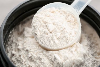 Ölçme kepçe ve protein tozu, closeup kavanozu