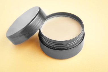 Saç renk arka plan üzerinde için kil ile jar