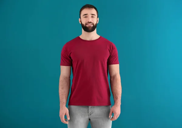 Handsome young man in stylish t-shirt on color background. Mockup for design — Stock Photo, Image