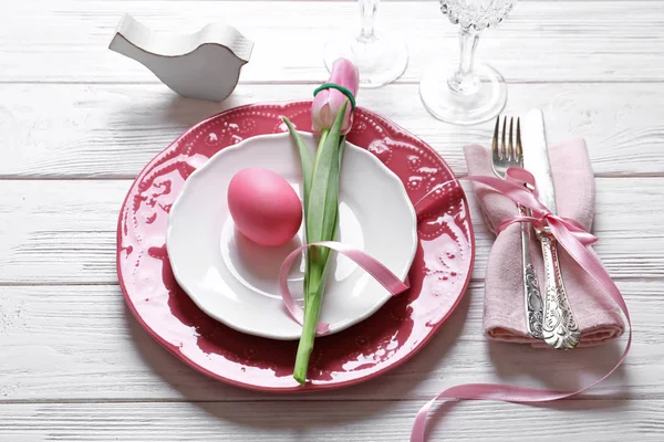 Belle Table Pâques Festive Avec Oeuf Peint Tulipe Sur Fond — Photo