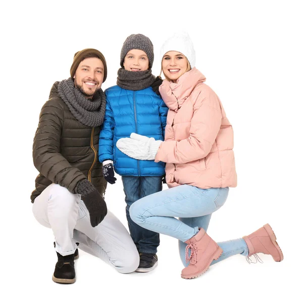 Familia feliz en ropa de abrigo sobre fondo blanco. Listo para vacaciones de invierno —  Fotos de Stock