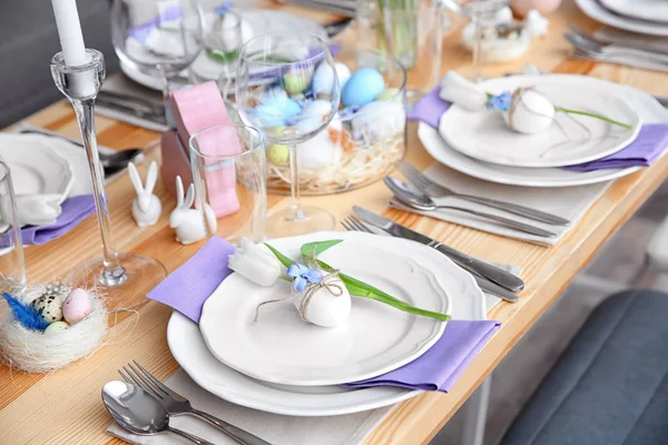 Hermosa mesa de Pascua con decoraciones — Foto de Stock